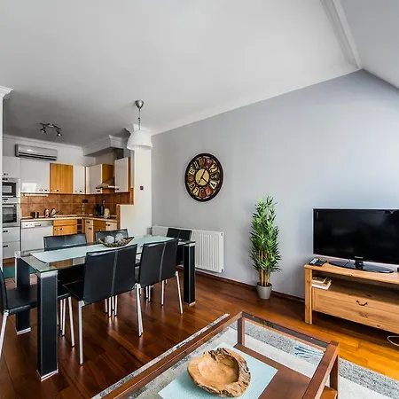 Apartman Designer Synagogue